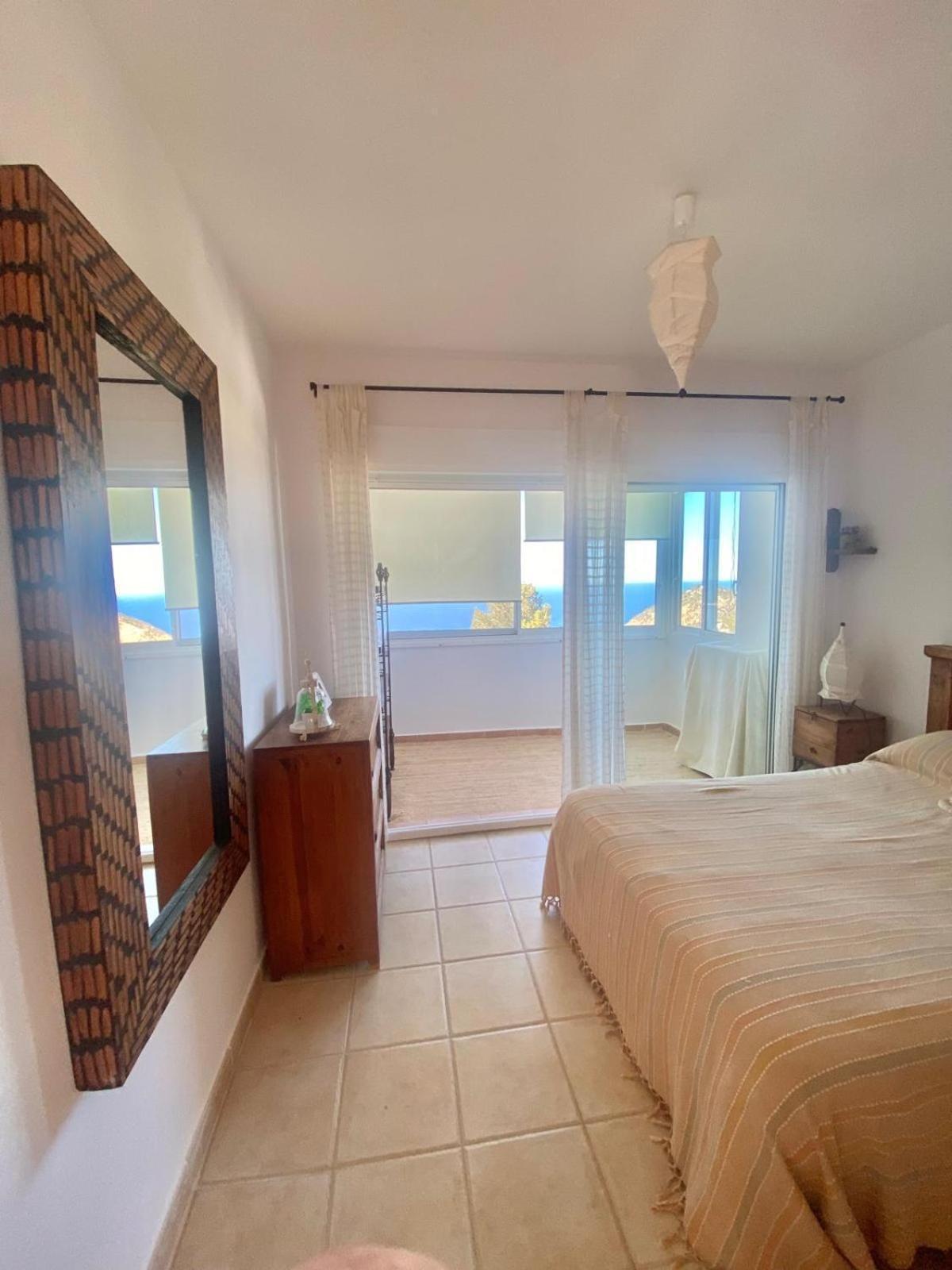 Semi-detached House, With An Impressive View Of The Sea And The Valley Casa de férias